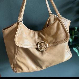 Tory Burch Amanda tote. camel leather shoulder bag w/ original dust bag